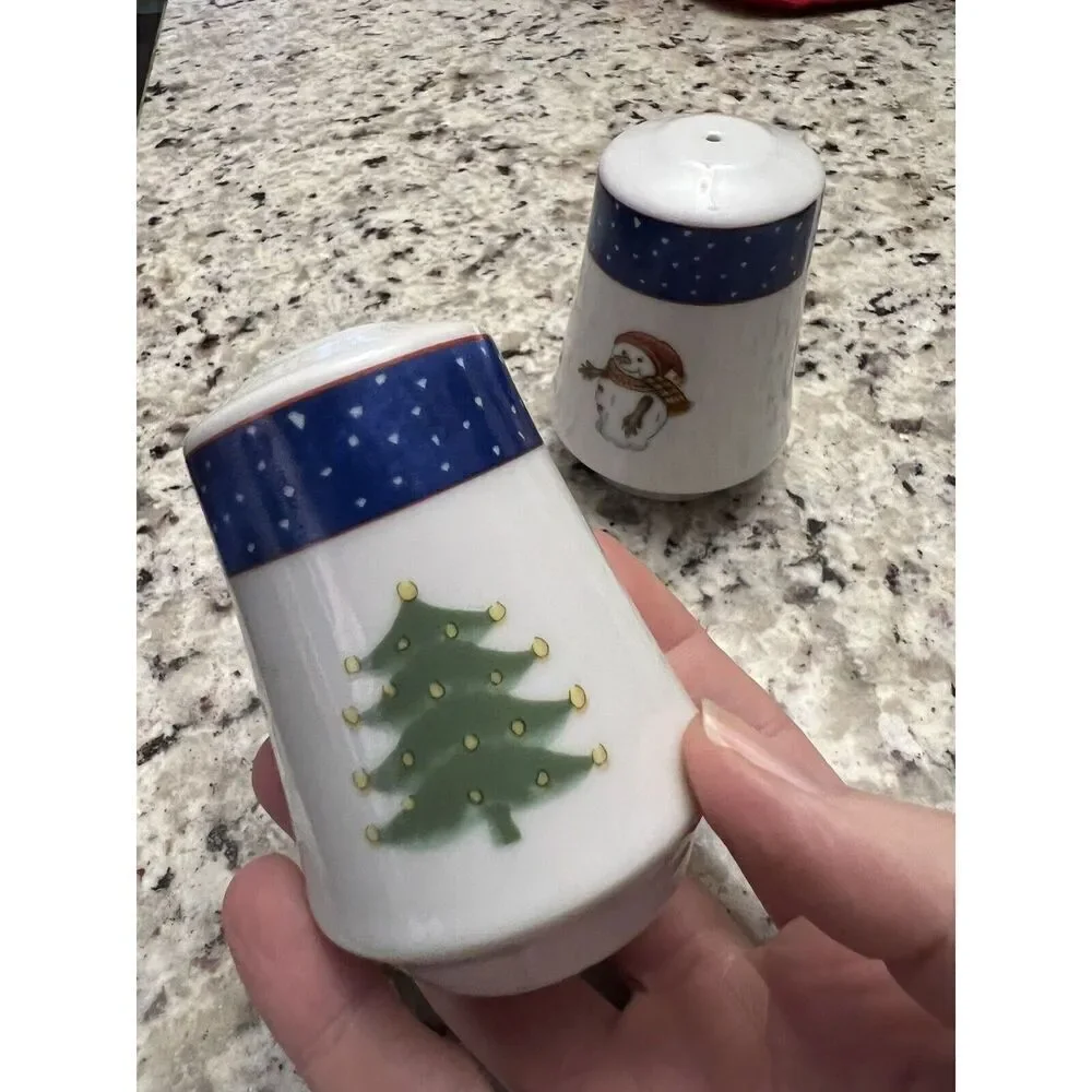 VINTAGE CHRISTMAS SALT & PEPPER SHAKERS